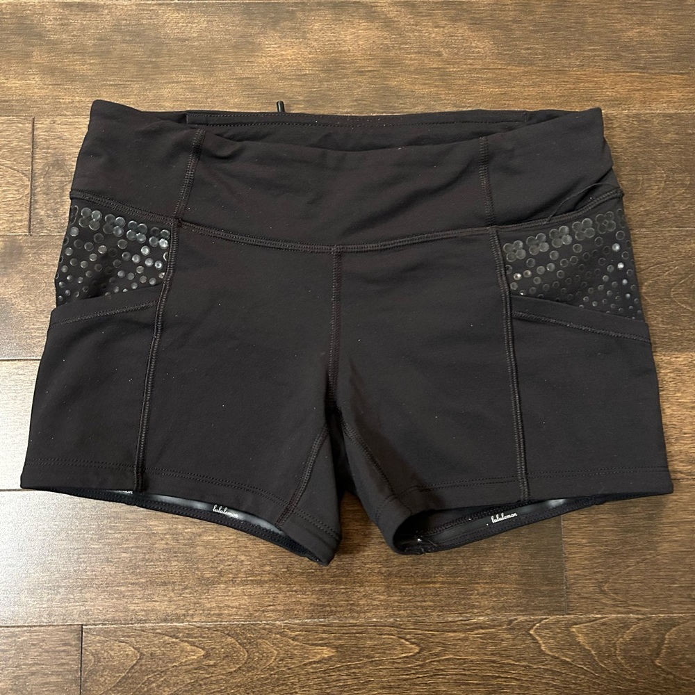 Lululemon Shorts (Black, Size 6)